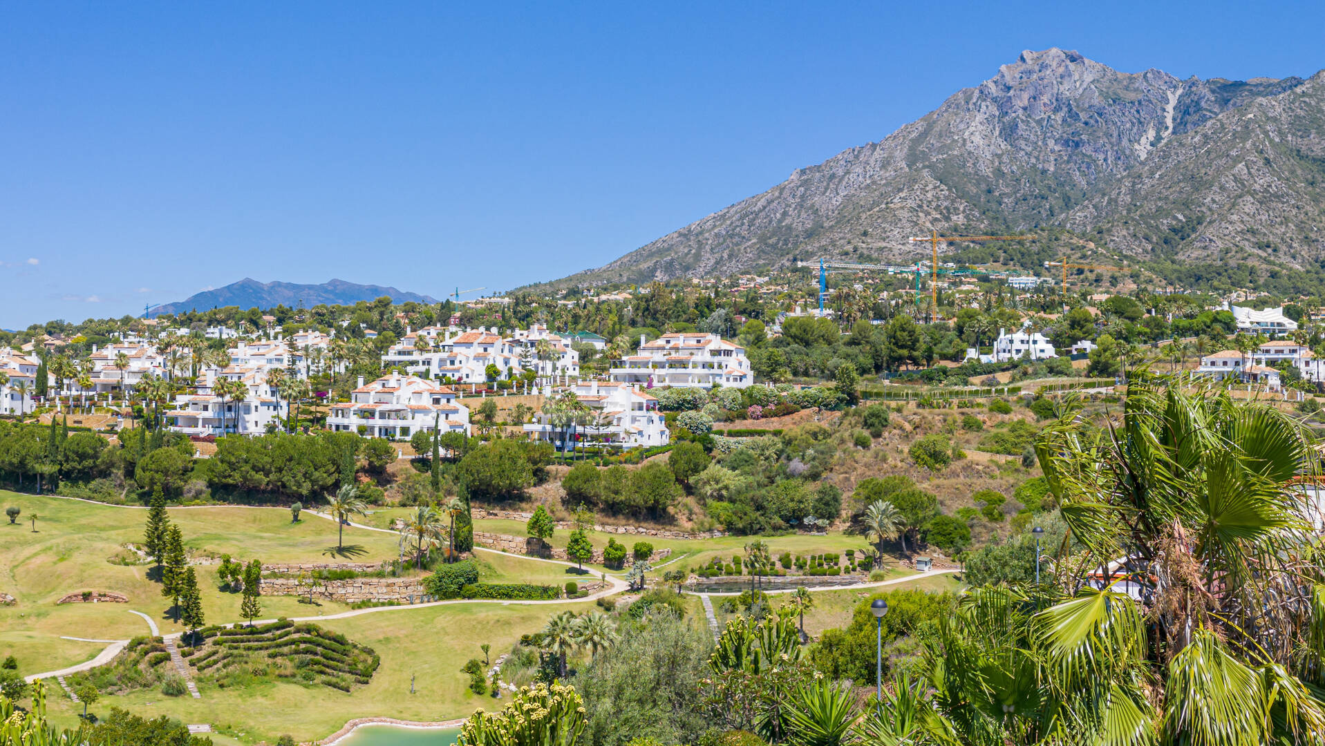 Best-Value Modern Style Villa with Sea and Mountain Views in Marbella Town