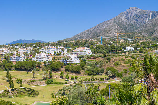 Best-Value Modern Style Villa with Sea and Mountain Views in Marbella Town