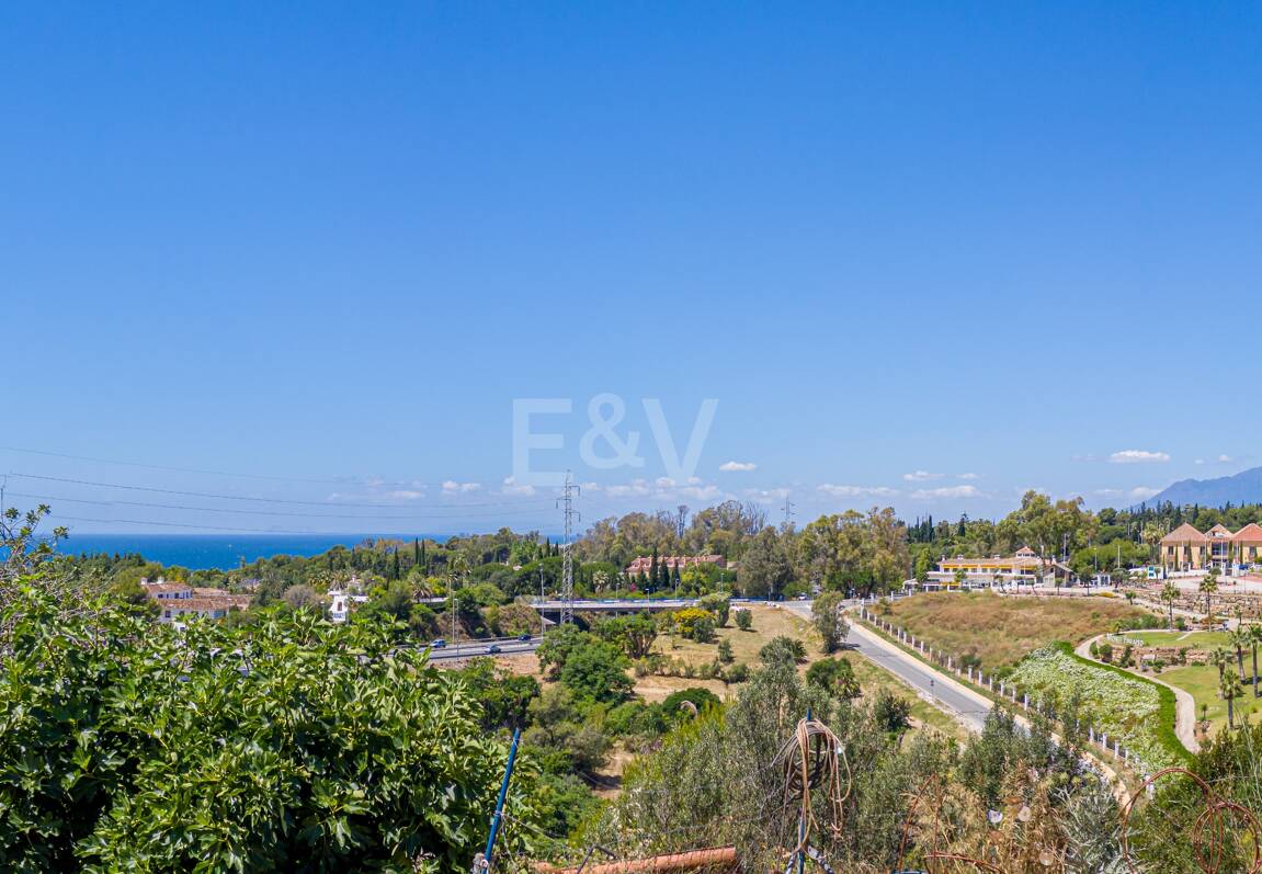 Best-Value Modern Style Villa with Sea and Mountain Views in Marbella Town