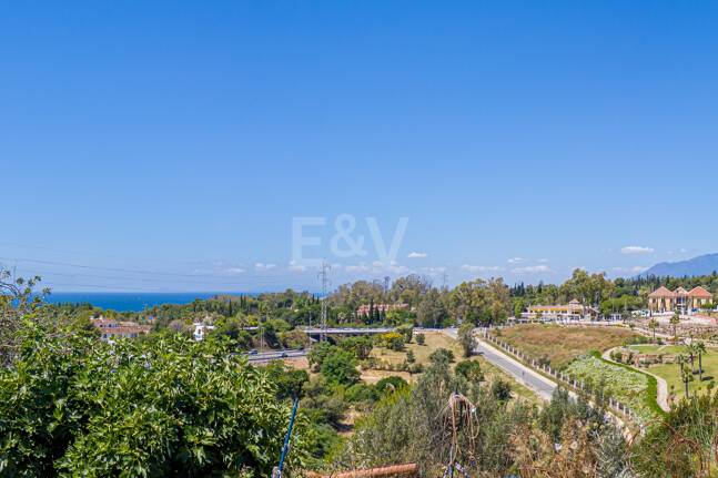 Best-Value Modern Style Villa with Sea and Mountain Views in Marbella Town