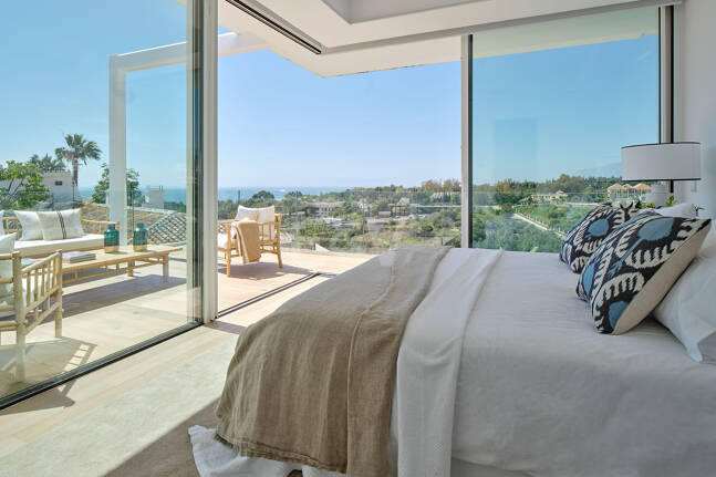Best-Value Modern Style Villa with Sea and Mountain Views in Marbella Town
