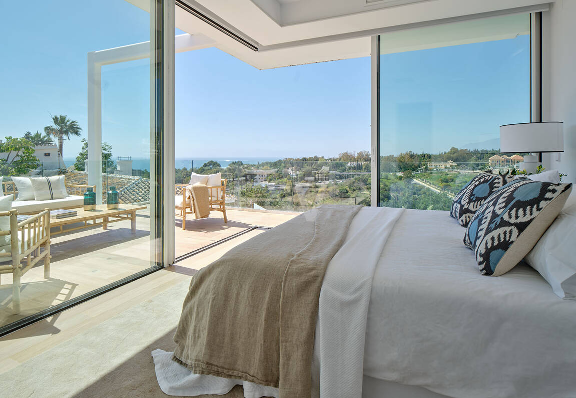 Best-Value Modern Style Villa with Sea and Mountain Views in Marbella Town