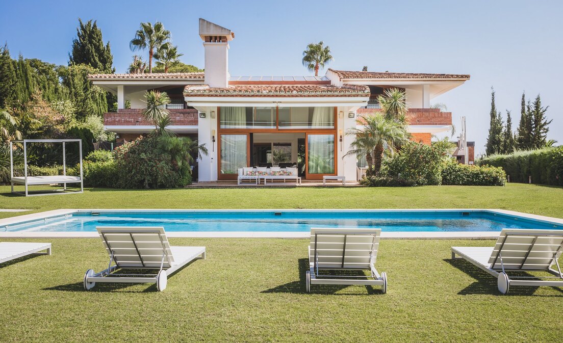 Villa familiale en Las Chapas avec vue sur la mer et terrain supplémentaire