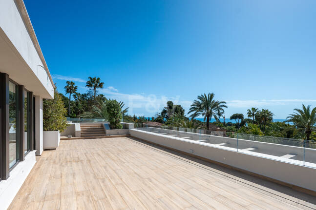 Luxuriöse, neu erbaute Villa mit Meerblick in Los Monteros