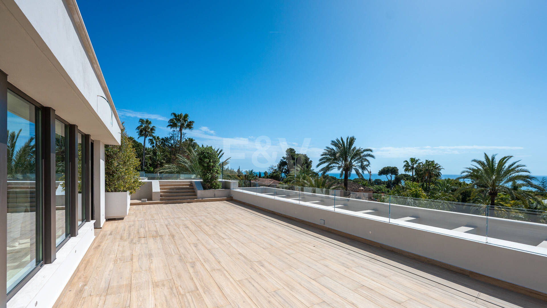 Luxuriöse, neu erbaute Villa mit Meerblick in Los Monteros