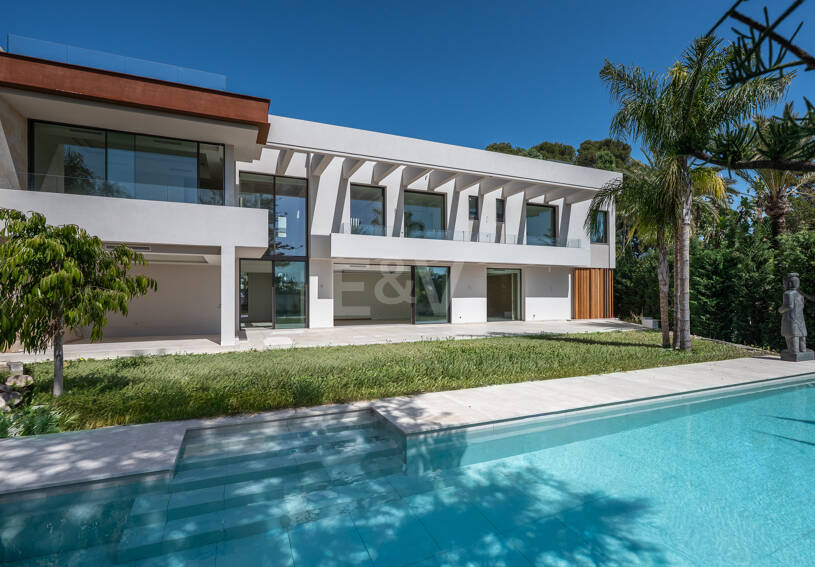 Luxuriöse, neu erbaute Villa mit Meerblick in Los Monteros