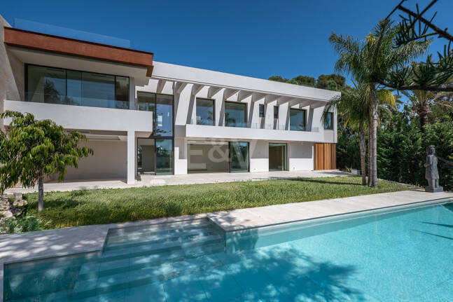 Luxuriöse, neu erbaute Villa mit Meerblick in Los Monteros