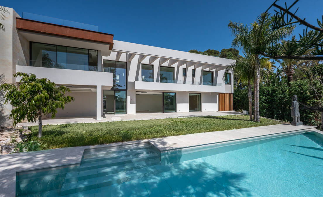 Luxury Newly Built Villa with Sea Views in Los Monteros