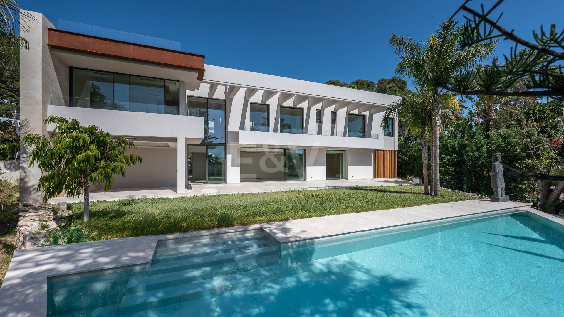 Luxuriöse, neu erbaute Villa mit Meerblick in Los Monteros