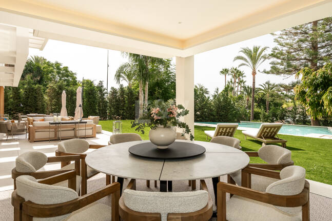 Luxuriöse, neu erbaute Villa mit Meerblick in Los Monteros