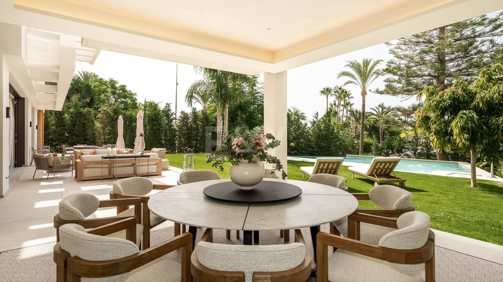 Luxuriöse, neu erbaute Villa mit Meerblick in Los Monteros