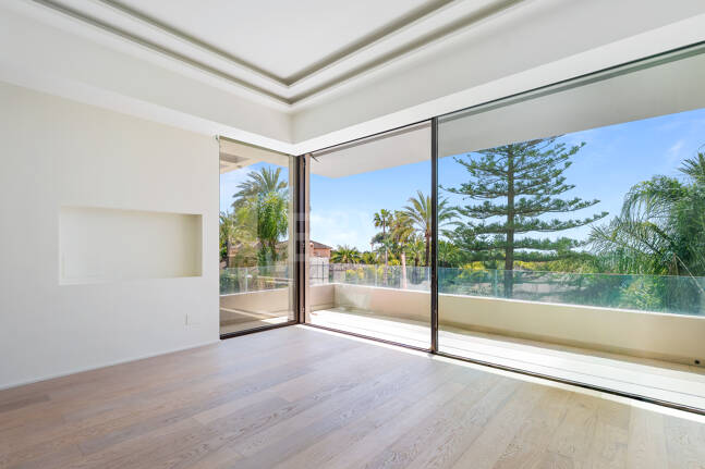 Luxuriöse, neu erbaute Villa mit Meerblick in Los Monteros