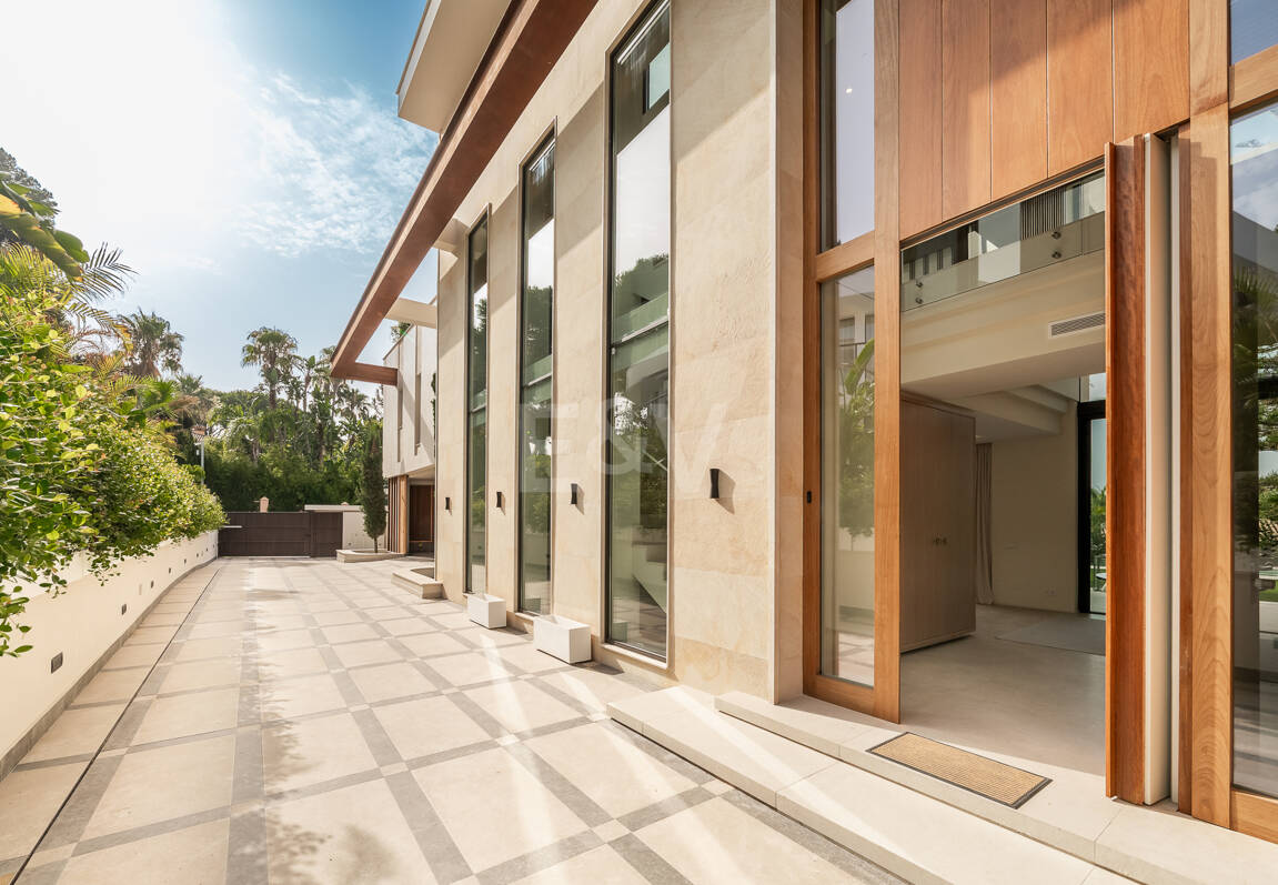 Luxuriöse, neu erbaute Villa mit Meerblick in Los Monteros