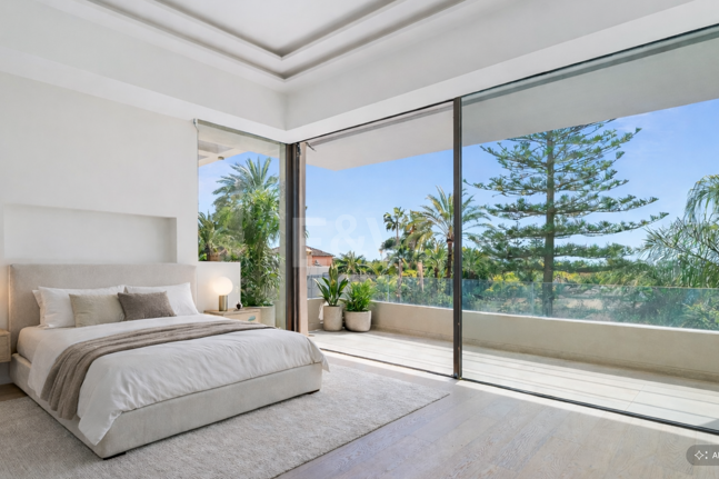 Luxuriöse, neu erbaute Villa mit Meerblick in Los Monteros