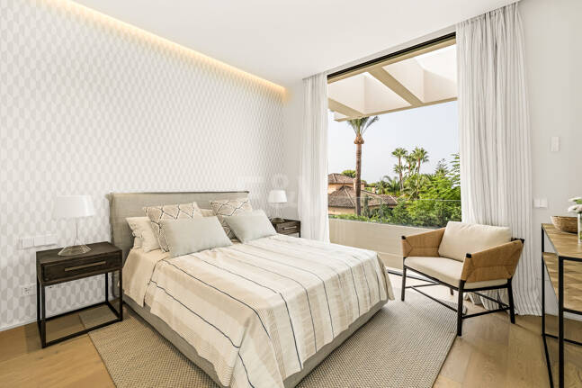 Luxuriöse, neu erbaute Villa mit Meerblick in Los Monteros