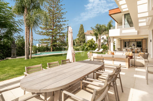 Luxuriöse, neu erbaute Villa mit Meerblick in Los Monteros