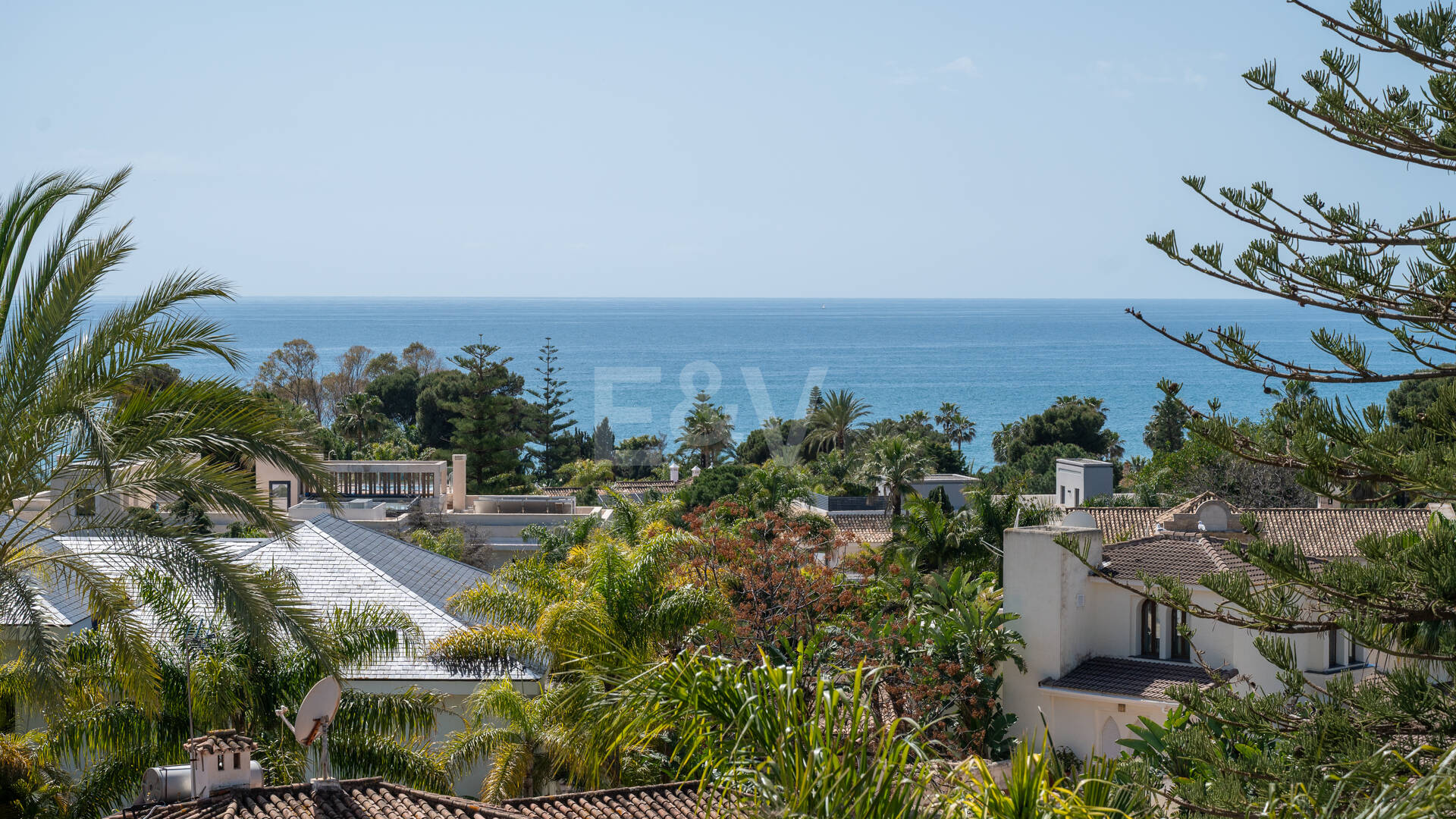 Luxuriöse, neu erbaute Villa mit Meerblick in Los Monteros