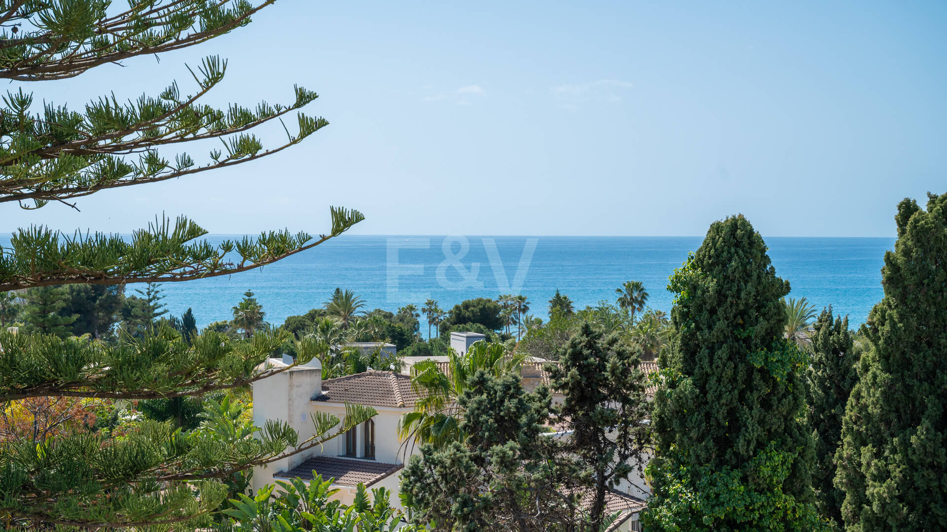 Luxuriöse, neu erbaute Villa mit Meerblick in Los Monteros