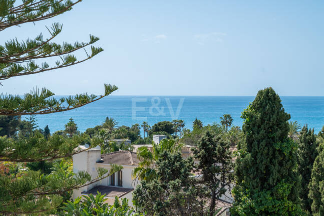 Luxuriöse, neu erbaute Villa mit Meerblick in Los Monteros