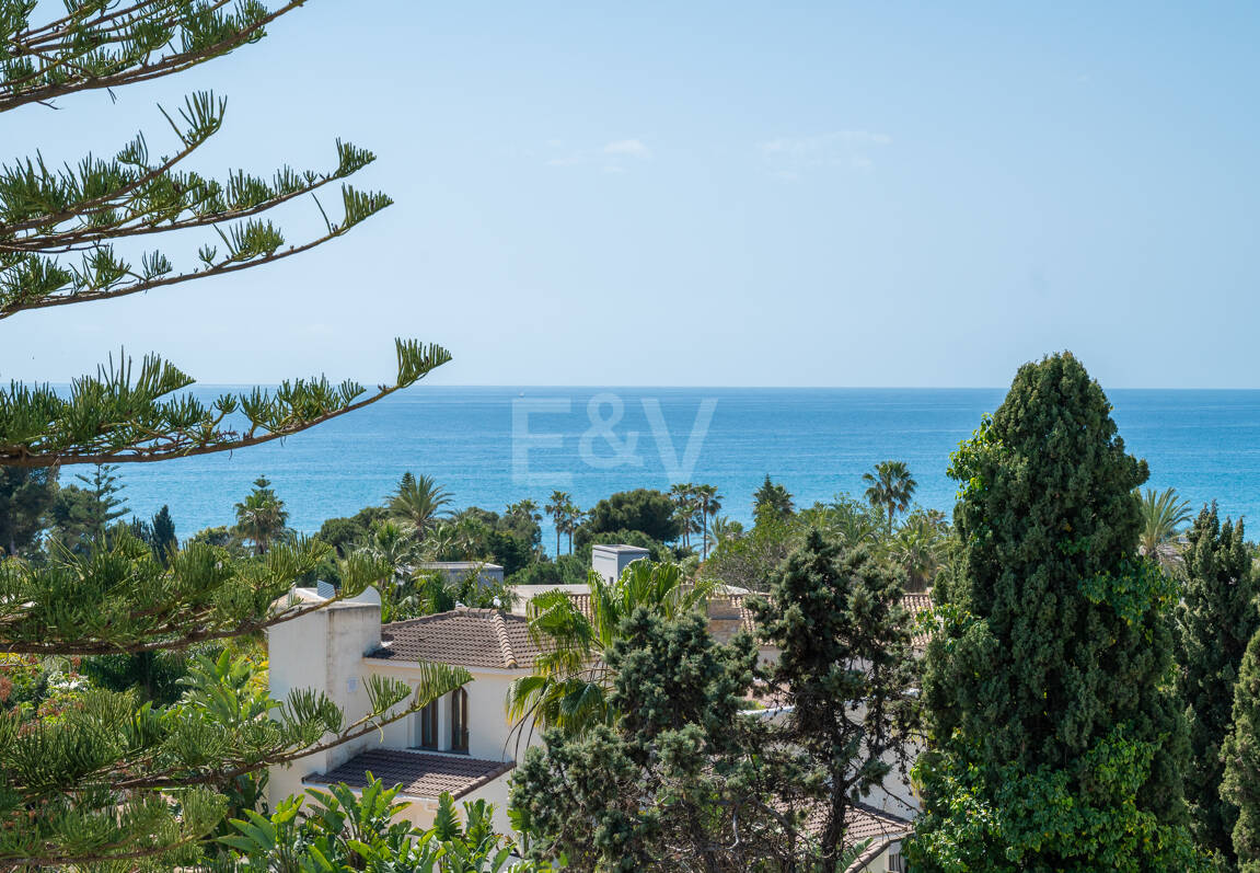 Luxuriöse, neu erbaute Villa mit Meerblick in Los Monteros