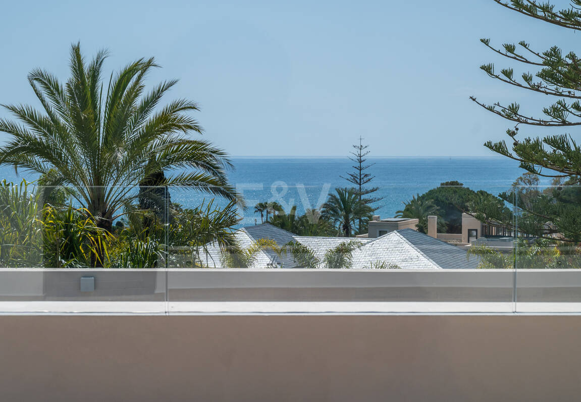 Luxuriöse, neu erbaute Villa mit Meerblick in Los Monteros