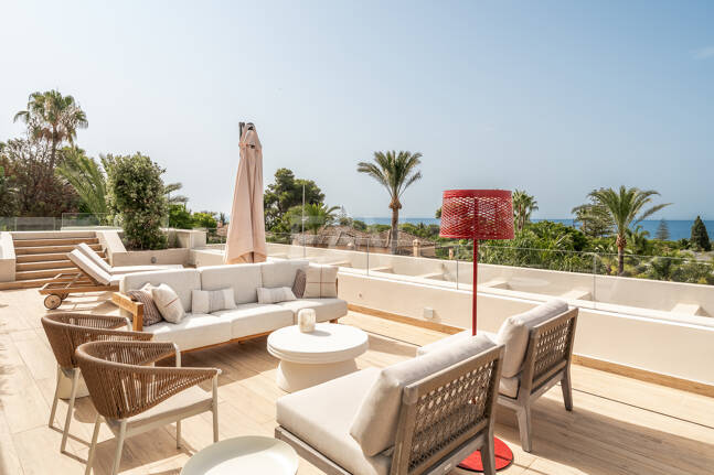 Luxuriöse, neu erbaute Villa mit Meerblick in Los Monteros