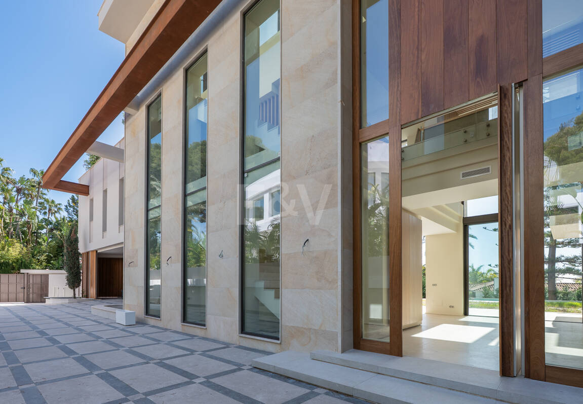 Luxuriöse, neu erbaute Villa mit Meerblick in Los Monteros