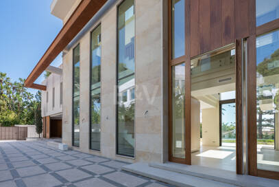 Luxuriöse, neu erbaute Villa mit Meerblick in Los Monteros