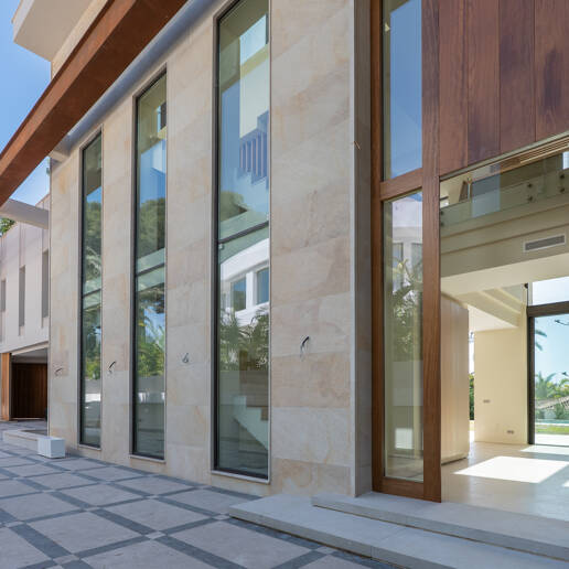 Luxuriöse, neu erbaute Villa mit Meerblick in Los Monteros