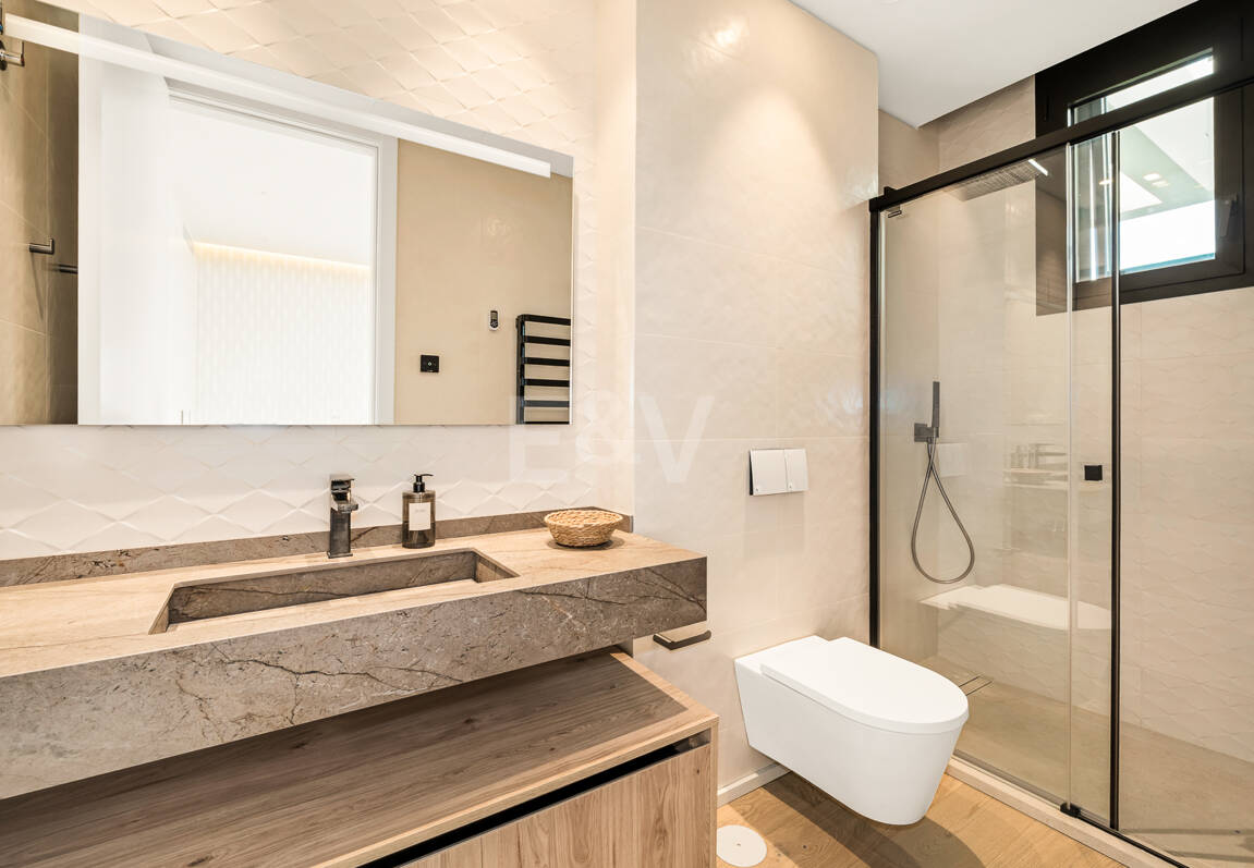 Luxuriöse, neu erbaute Villa mit Meerblick in Los Monteros