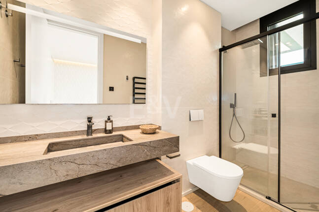 Luxuriöse, neu erbaute Villa mit Meerblick in Los Monteros