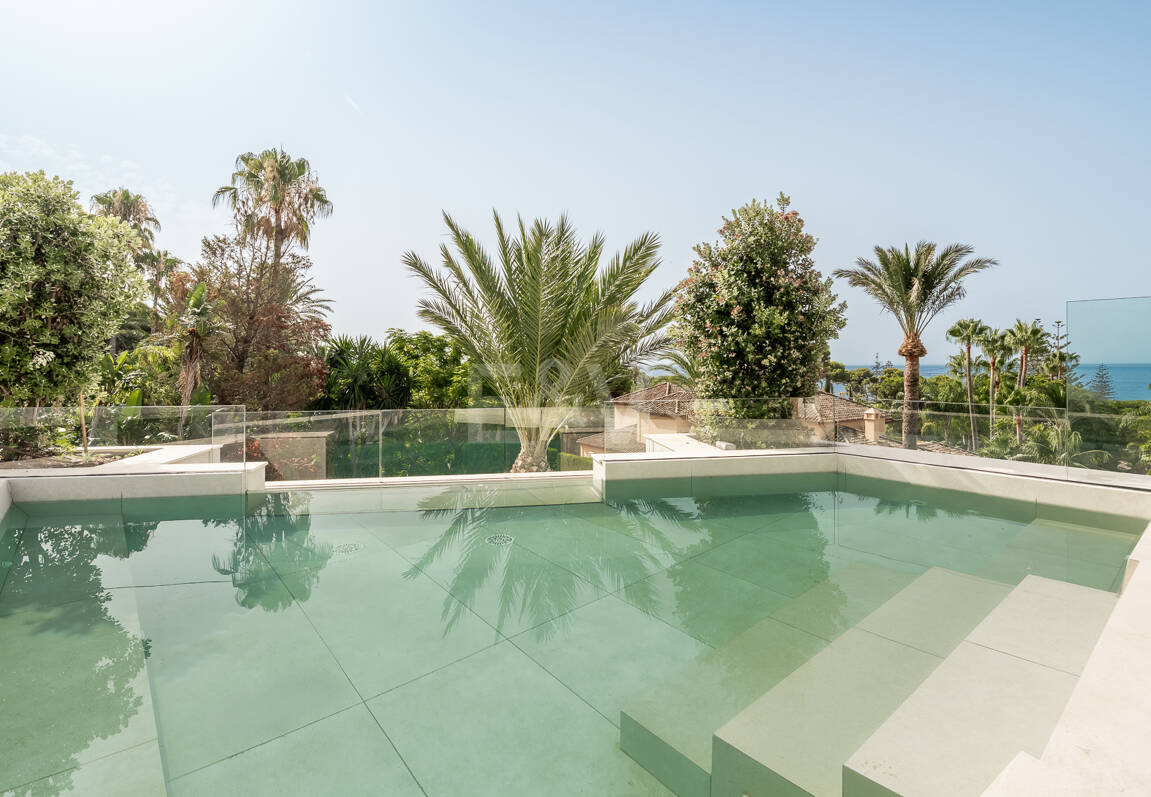 Luxuriöse, neu erbaute Villa mit Meerblick in Los Monteros