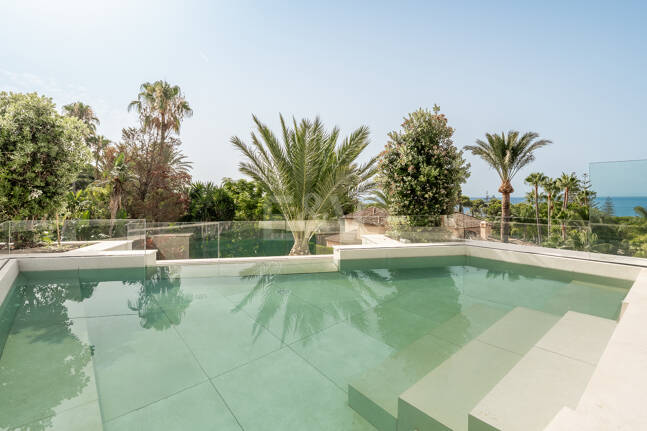 Luxuriöse, neu erbaute Villa mit Meerblick in Los Monteros