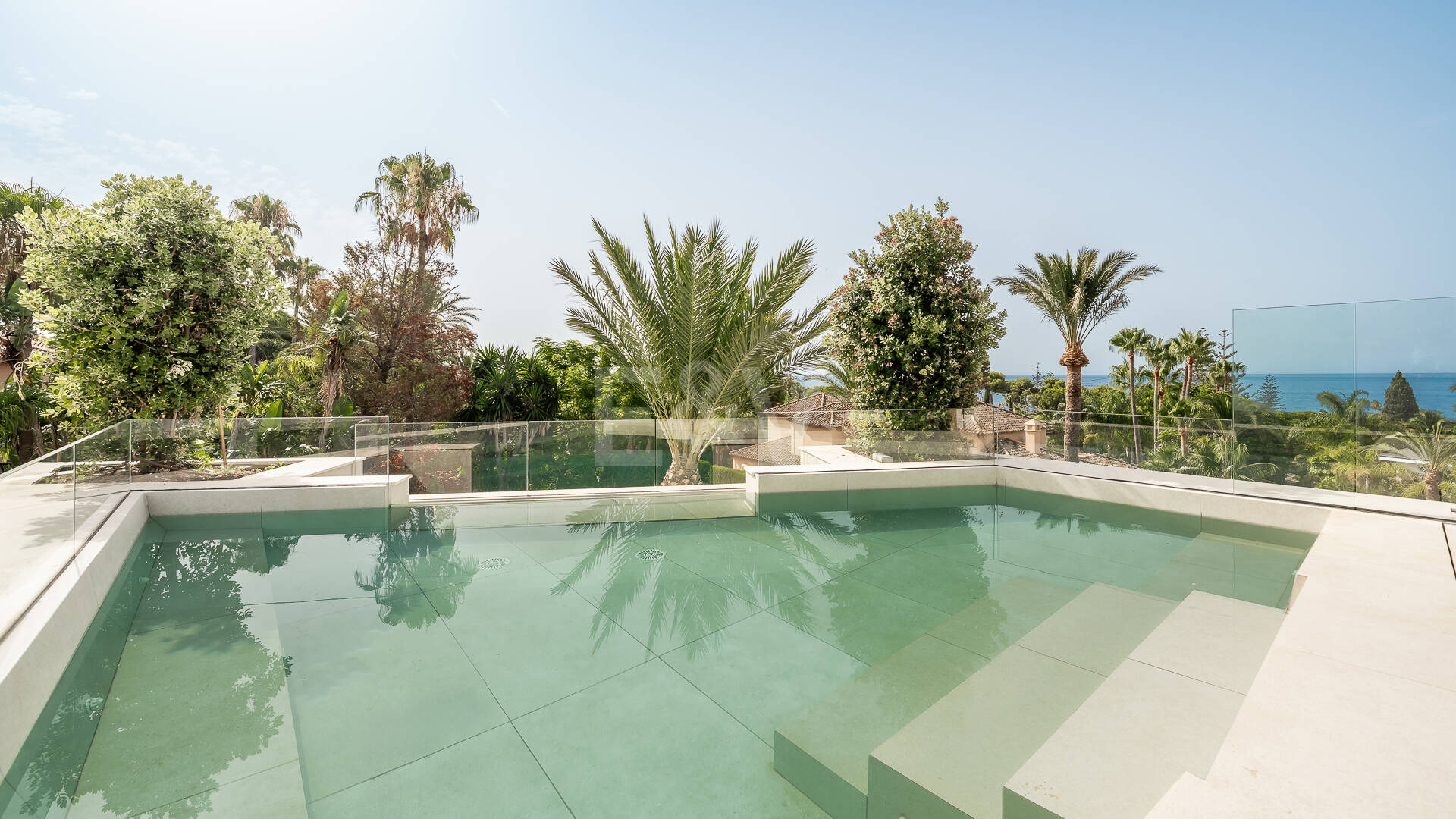 Luxuriöse, neu erbaute Villa mit Meerblick in Los Monteros
