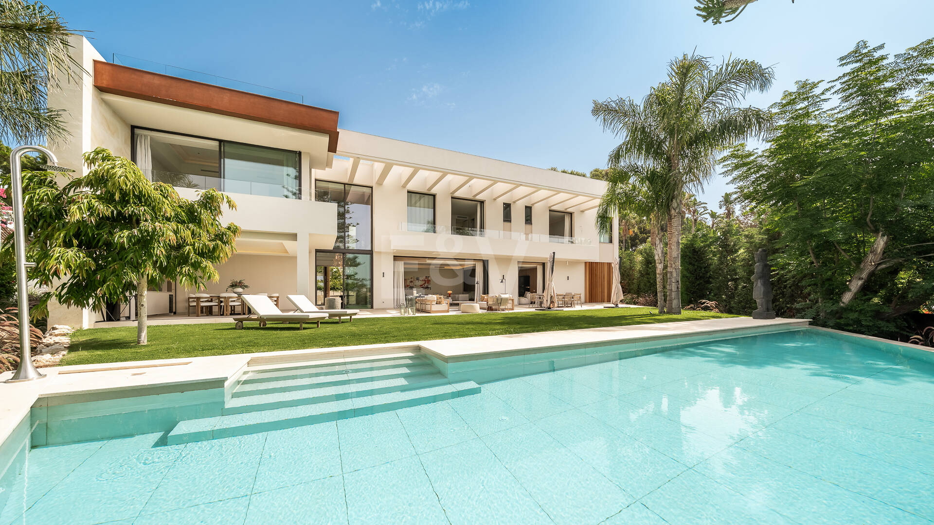 Luxuriöse, neu erbaute Villa mit Meerblick in Los Monteros