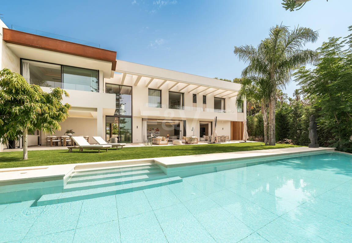 Luxuriöse, neu erbaute Villa mit Meerblick in Los Monteros