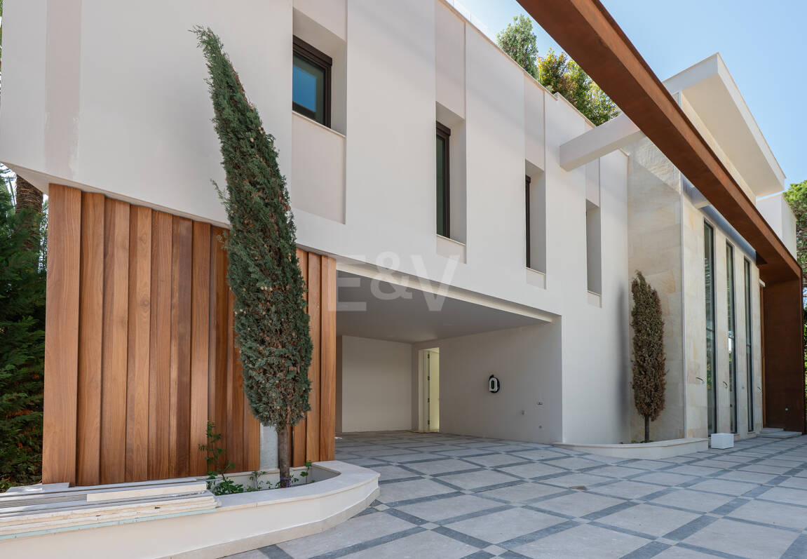 Luxuriöse, neu erbaute Villa mit Meerblick in Los Monteros