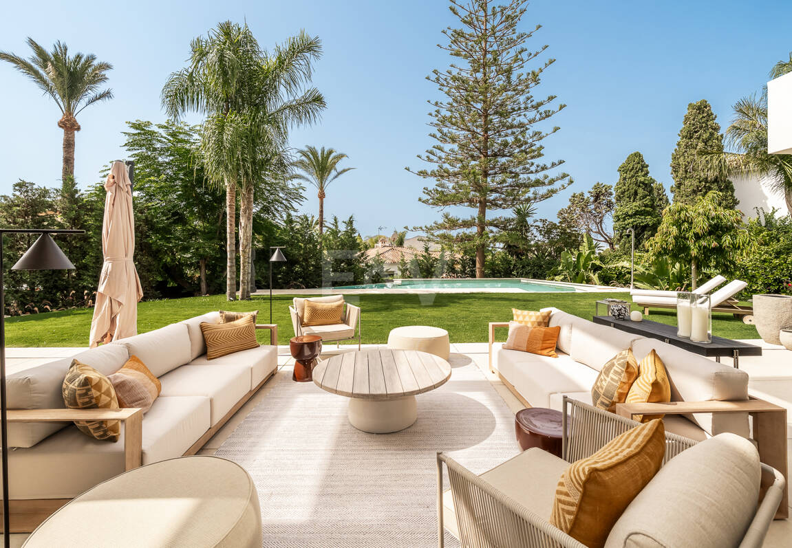Luxuriöse, neu erbaute Villa mit Meerblick in Los Monteros