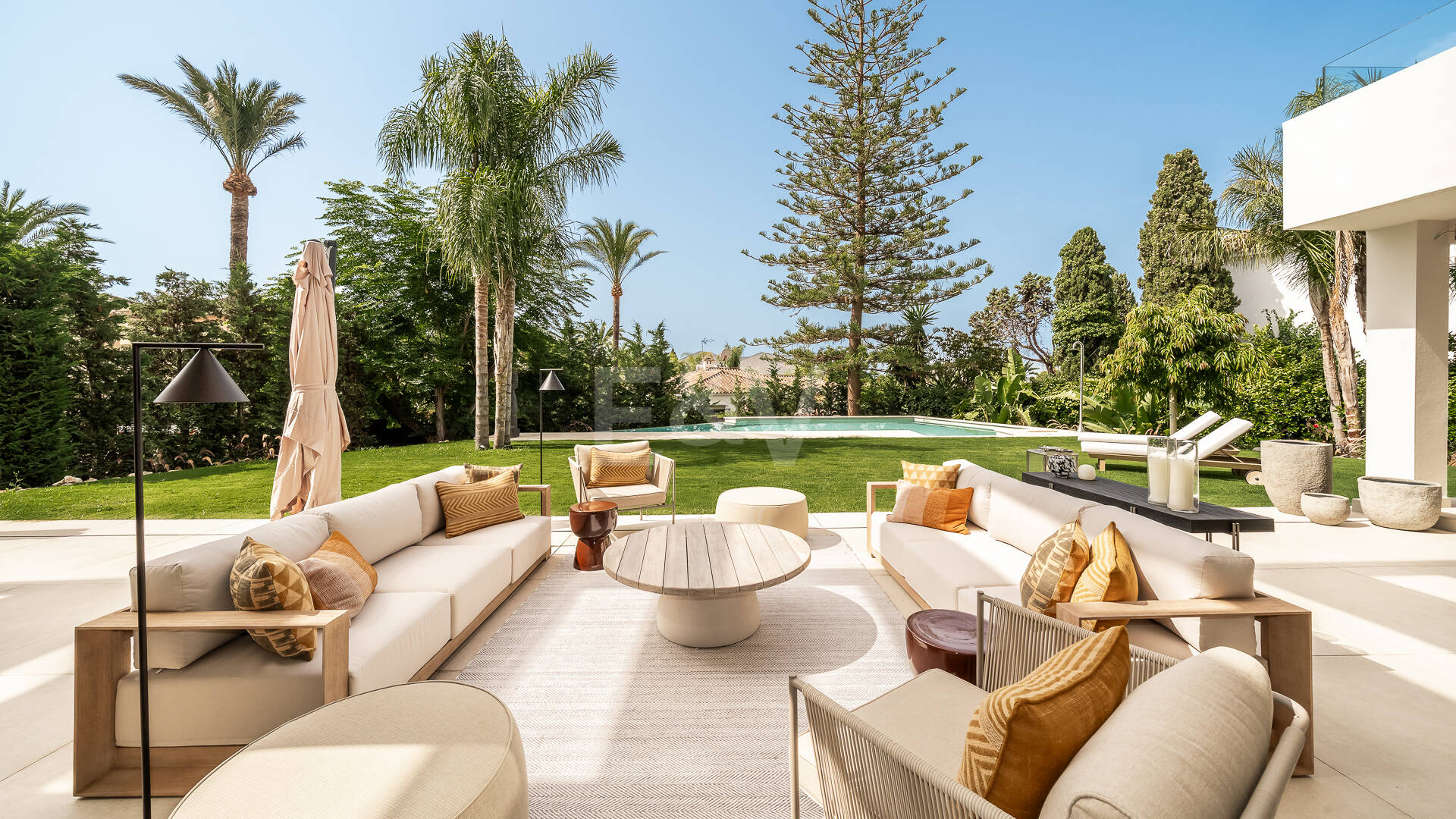 Luxuriöse, neu erbaute Villa mit Meerblick in Los Monteros