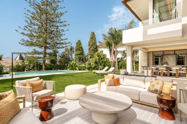 Luxuriöse, neu erbaute Villa mit Meerblick in Los Monteros
