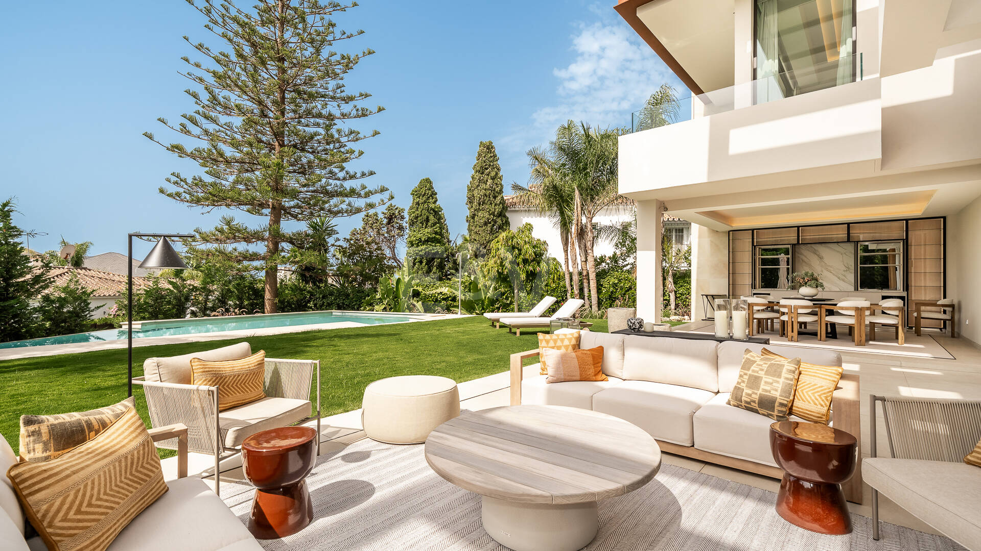 Luxuriöse, neu erbaute Villa mit Meerblick in Los Monteros