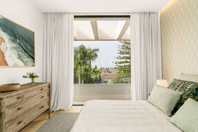 Luxuriöse, neu erbaute Villa mit Meerblick in Los Monteros