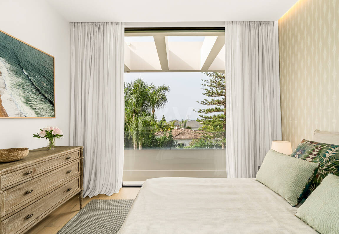 Luxuriöse, neu erbaute Villa mit Meerblick in Los Monteros