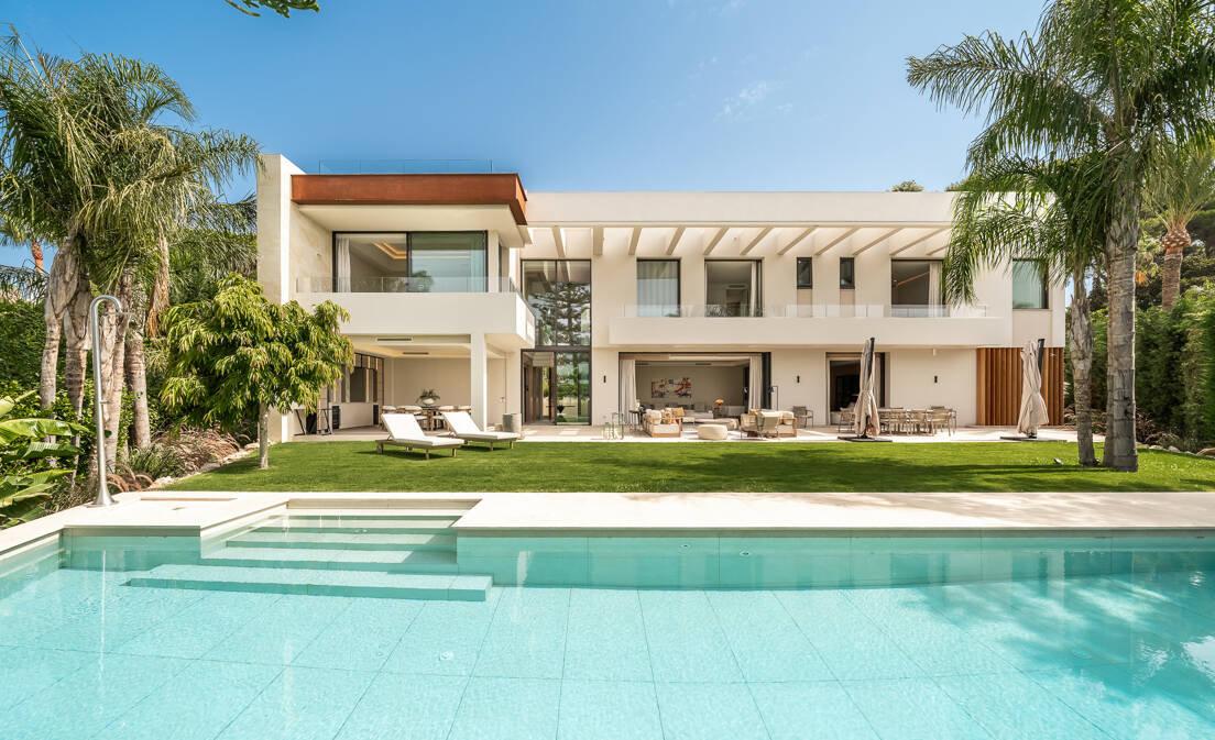 Lujosa villa de nueva construcción con vistas al mar en Los Monteros