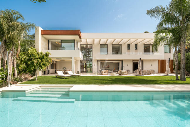 Luxuriöse, neu erbaute Villa mit Meerblick in Los Monteros