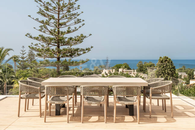 Luxuriöse, neu erbaute Villa mit Meerblick in Los Monteros