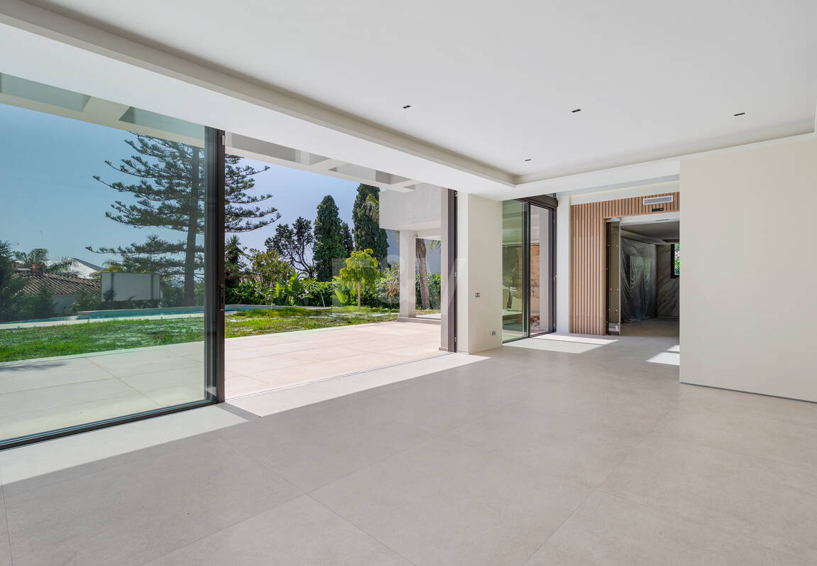 Luxuriöse, neu erbaute Villa mit Meerblick in Los Monteros