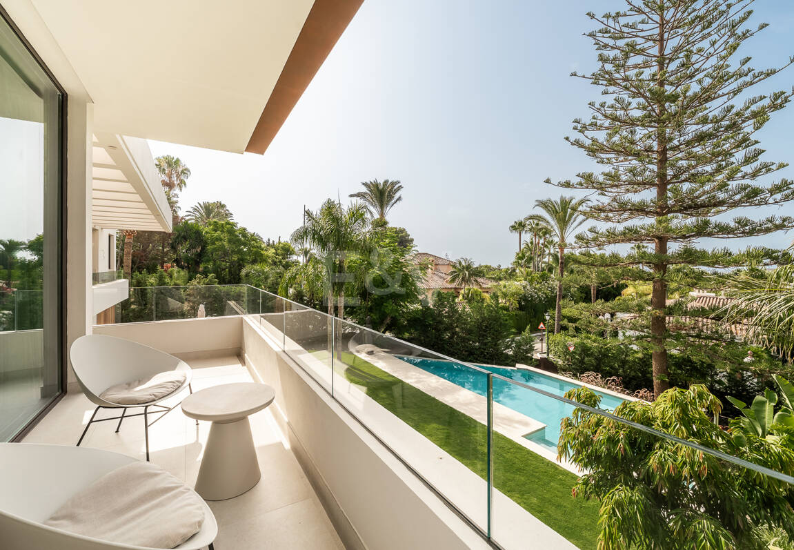 Luxuriöse, neu erbaute Villa mit Meerblick in Los Monteros