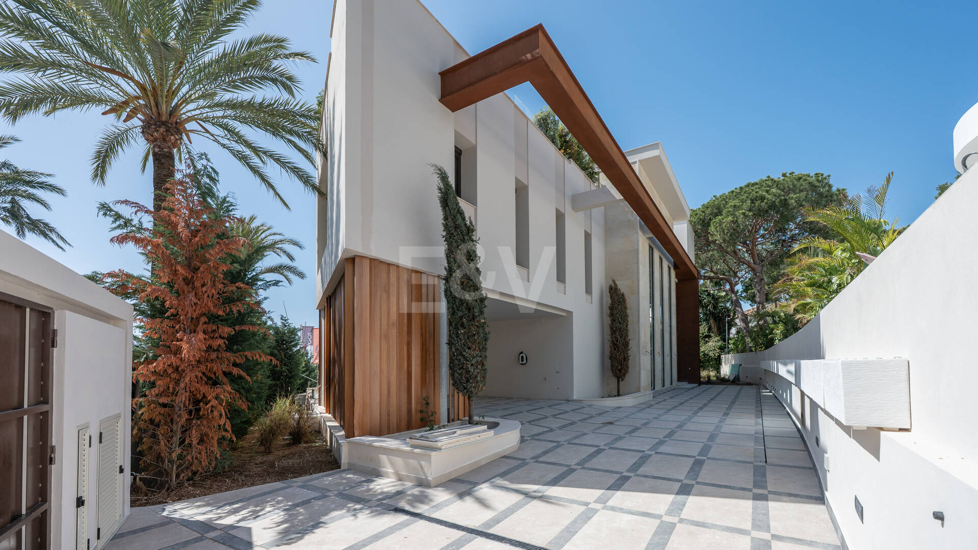 Luxuriöse, neu erbaute Villa mit Meerblick in Los Monteros