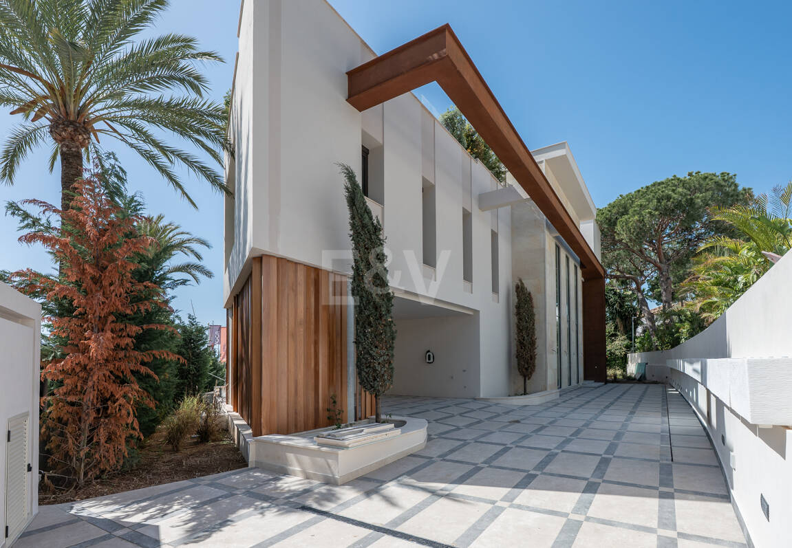 Luxuriöse, neu erbaute Villa mit Meerblick in Los Monteros